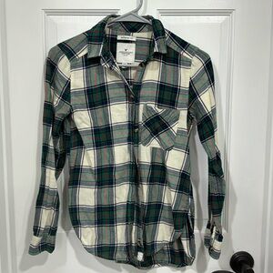 EUC American Eagle flannel colors cream, green, blue, red and black. Size XXS